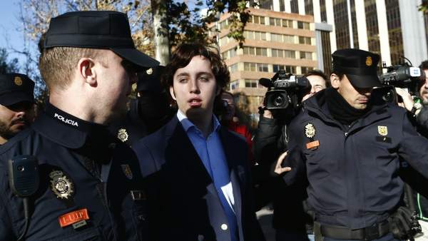 'El Pequeño Nicolás' tras declarar en el juzgado 'El Pequeño Nicolás' tras declarar en el juzgado