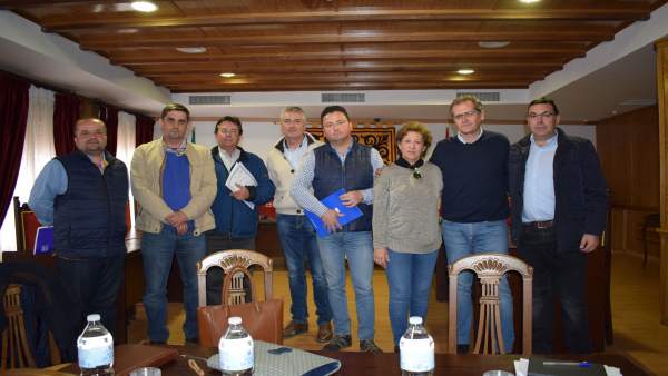 Asistentes a la reunión de Almodóvar Asistentes a la reunión de Almodóvar