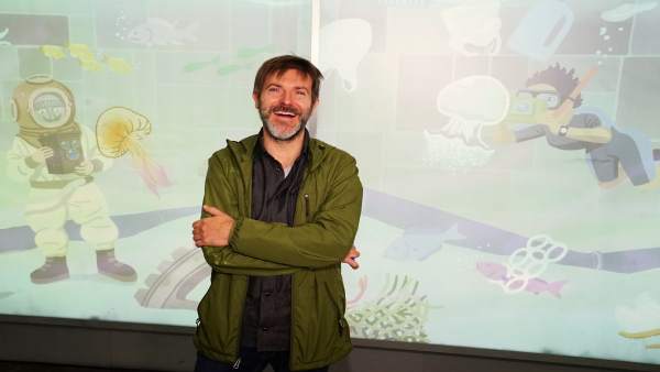 Paco Roca dibuixa la relació entre l'home i el mar en un panell exclusiu per a l'Oceanogràfic Paco Roca dibuixa la relació entre l'home i el mar en un panell exclusiu per a l'Oceanogràfic