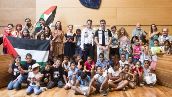 Diputació i la FASPS impulsen el projecte d’acollida de xiquets sahrauís ‘Vacances en Pau’ Diputació i la FASPS impulsen el projecte d’acollida de xiquets sahrauís ‘Vacances en Pau’
