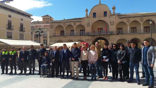 Minuto de silencio en el Ayuntamiento de Lorca Minuto de silencio en el Ayuntamiento de Lorca