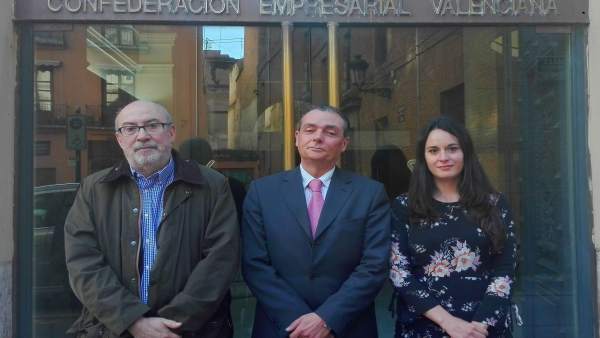 Alcaraz presenta a la CEV la futura Ley de Lobbies Alcaraz presenta a la CEV la futura Ley de Lobbies