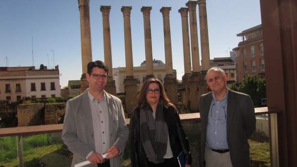 Pedro García con los técnicos en la presentación de las obras del Templo Romano Pedro García con los técnicos en la presentación de las obras del Templo Romano