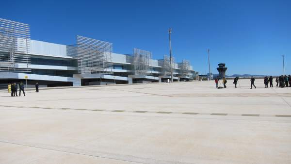 Aeropuerto de Corvera desde el exterior Aeropuerto de Corvera desde el exterior
