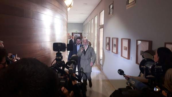 Benavent, en los pasillos de las Corts Benavent, en los pasillos de las Corts