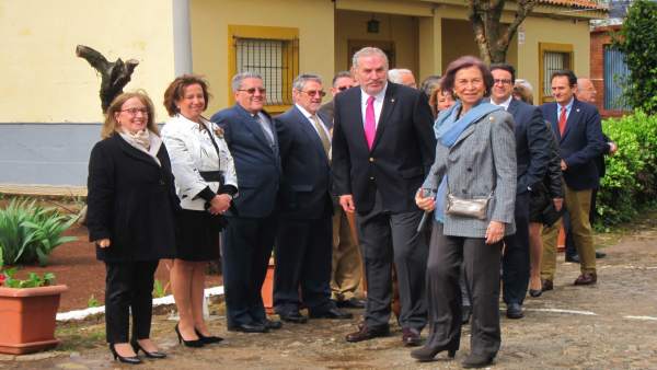La Reina Sofía En Su Visita Al Banco De Alimentos De Cáceres La Reina Sofía En Su Visita Al Banco De Alimentos De Cáceres