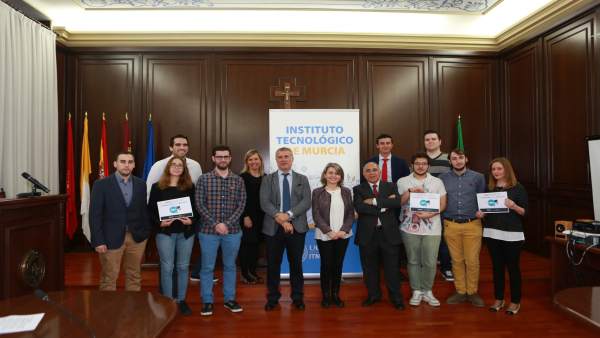 UCAM entrega los premios HackForGood UCAM entrega los premios HackForGood