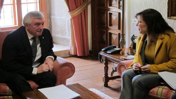 La conselleira de Medio Ambiente, con el rector de la USC La conselleira de Medio Ambiente, con el rector de la USC