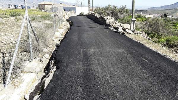 Las obras en Alhama de Almería han permitido la mejora de tres caminos rurales. Las obras en Alhama de Almería han permitido la mejora de tres caminos rurales.