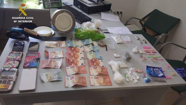 Material incautado a uno de los detenidos en la Fiesta del Dragón Material incautado a uno de los detenidos en la Fiesta del Dragón