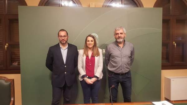 Ruiz, entre Luque (izda.) y Torán, durante la presentación de 'Marzo a escena' Ruiz, entre Luque (izda.) y Torán, durante la presentación de 'Marzo a escena'