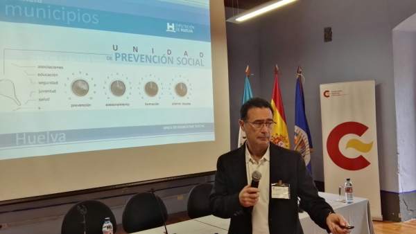 El jefe de la Unidad de Prevención Social de la Diputación. El jefe de la Unidad de Prevención Social de la Diputación.