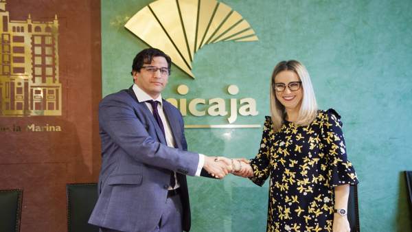 Rafael Muñoz Fundación Unicaja Y Patricia Alba Delegadad De Educación Rafael Muñoz Fundación Unicaja Y Patricia Alba Delegadad De Educación