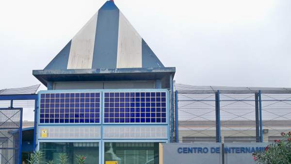 Centro de Internamiento de Extranjeros (CIE) de la Zona Franca Centro de Internamiento de Extranjeros (CIE) de la Zona Franca
