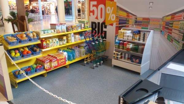 Instalaciones del supermercado de la 'Mini City' del Centro Comercial Bahía Sur. Instalaciones del supermercado de la 'Mini City' del Centro Comercial Bahía Sur.