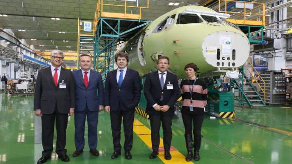Bueno durante la visita a Airbus Tablada Bueno durante la visita a Airbus Tablada