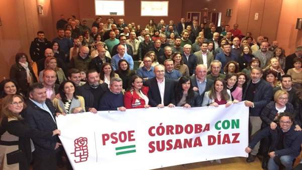 Militantes y dirigentes del PSOE cordobés apoyan la candidatura de Susana Díaz Militantes y dirigentes del PSOE cordobés apoyan la candidatura de Susana Díaz