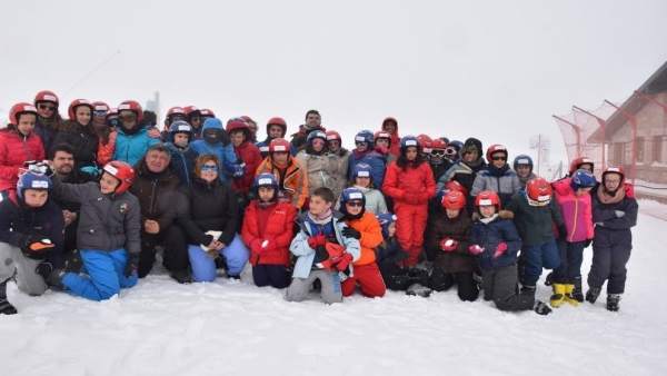 Escolares en La Covatilla con programa de Diputación de Cáceres Escolares en La Covatilla con programa de Diputación de Cáceres