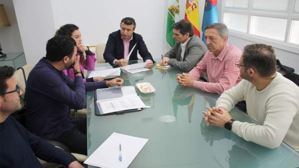 Reunión del alcalde con el comité de empresa. Reunión del alcalde con el comité de empresa.