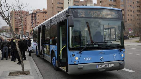 Autobús de la EMT que une la Cañada con Vicálvaro Autobús de la EMT que une la Cañada con Vicálvaro