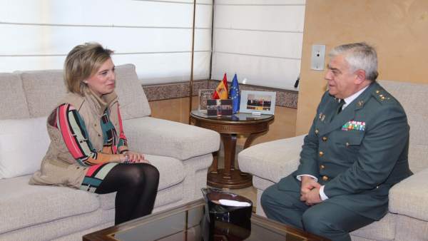 María José Salgueiro, junto al general jefe en Castilla y León Javier Sualdea María José Salgueiro, junto al general jefe en Castilla y León Javier Sualdea