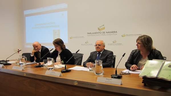 Presentación del diccionario en el Parlamento de Navarra Presentación del diccionario en el Parlamento de Navarra