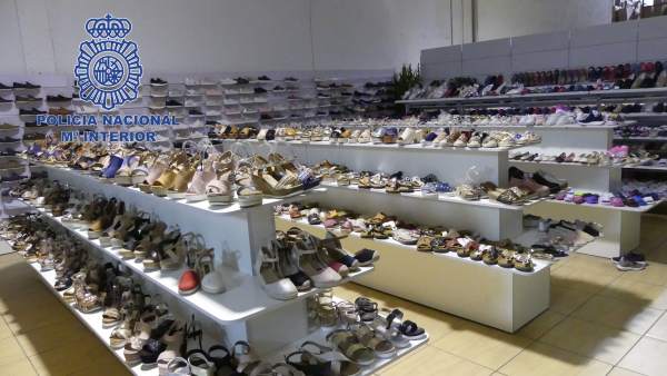 Zapatillas falsas intervenidas en una operación policial Zapatillas falsas intervenidas en una operación policial