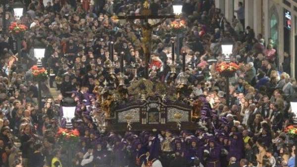 Trono Semana Santa Málaga turistas viajeros nazarenos Trono Semana Santa Málaga turistas viajeros nazarenos