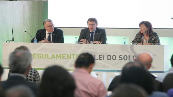 Feijóo, Beatriz Mato y Alfredo García en las jornadas de urbanismo Feijóo, Beatriz Mato y Alfredo García en las jornadas de urbanismo