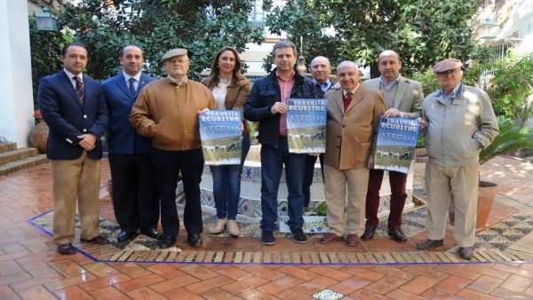 El delegado de Caminos Rurales (centro), en la presentación El delegado de Caminos Rurales (centro), en la presentación