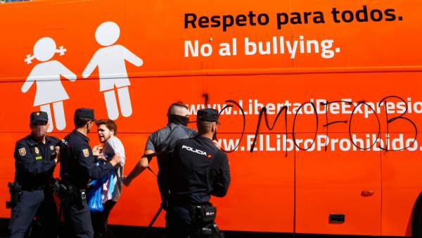 Autobús de Hazte Oír en Sevilla Autobús de Hazte Oír en Sevilla