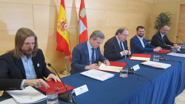Valladolid. Firma del Pacto por la Reindustrialización Valladolid. Firma del Pacto por la Reindustrialización