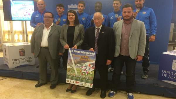 El Torneo Internacional de Fútbol de Roquetas de Mar reunirá a ocho clubes. El Torneo Internacional de Fútbol de Roquetas de Mar reunirá a ocho clubes.
