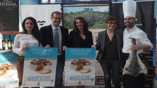Gómez (izda.) y Ruz (dcha.) junto al alcalde durante la presentación Gómez (izda.) y Ruz (dcha.) junto al alcalde durante la presentación