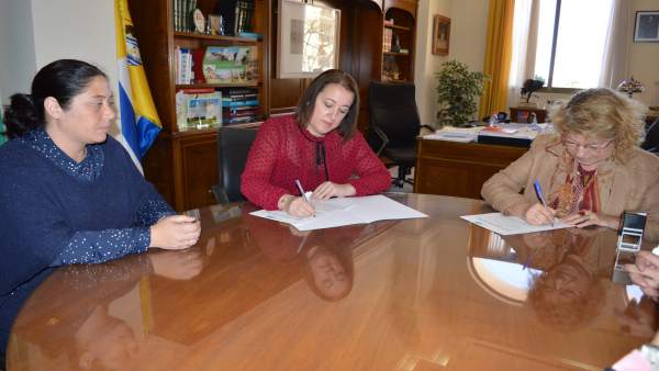 Rincón de la Victoria e incide firman un convenio Rincón de la Victoria e incide firman un convenio