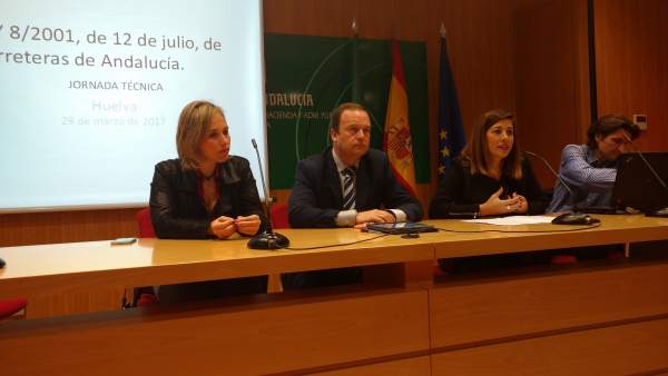 La Junta celebra unas jornadas sobre normativa en carreteras. La Junta celebra unas jornadas sobre normativa en carreteras.