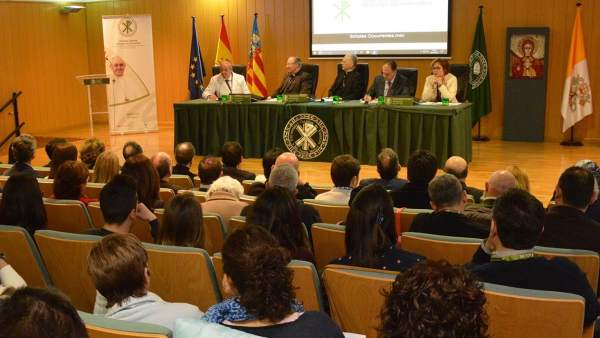 Monsenyor Zani: "L'Estat no ha d'ocupar tot l'espai de l'educació sinó col·laborar perquè es desenvolupe" Monsenyor Zani: "L'Estat no ha d'ocupar tot l'espai de l'educació sinó col·laborar perquè es desenvolupe"