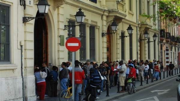 Un 25% de la població valenciana reconeix haver estat en situació de necessitat Un 25% de la població valenciana reconeix haver estat en situació de necessitat