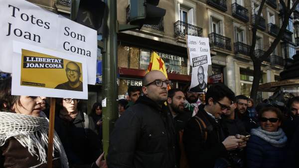 Joan Coma, de la CUP, apoyado por ERC al ir a declarar a la Audiencia Nacional Joan Coma, de la CUP, apoyado por ERC al ir a declarar a la Audiencia Nacional