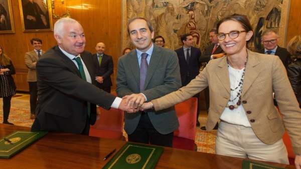 Ignacio Terés Los Arcos, Alfonso Sánchez-Tabernero Y Cristina Muñoz Ignacio Terés Los Arcos, Alfonso Sánchez-Tabernero Y Cristina Muñoz