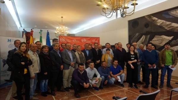 El presidente de la Diputación de Huelva, Ignacio Caraballo, entrega ayudas. El presidente de la Diputación de Huelva, Ignacio Caraballo, entrega ayudas.
