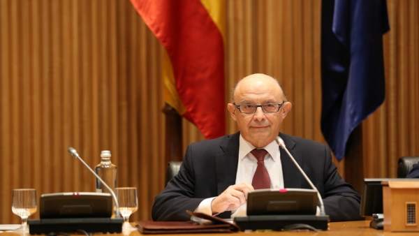 Montoro presenta los Presupuestos en el Congreso Montoro presenta los Presupuestos en el Congreso