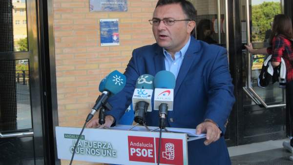 Miguel Ángel Heredia en rueda de prensa facultad de educación UMA Miguel Ángel Heredia en rueda de prensa facultad de educación UMA