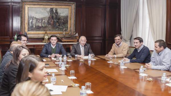 La Junta de Gobierno de la Diputación aprueba obras en municipios y carreteras. La Junta de Gobierno de la Diputación aprueba obras en municipios y carreteras.