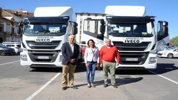 Pozuelo junto a las dos cabezas tractoras Pozuelo junto a las dos cabezas tractoras