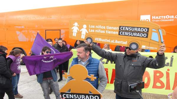El autobús de Hazte Oír, en Navarra. El autobús de Hazte Oír, en Navarra.