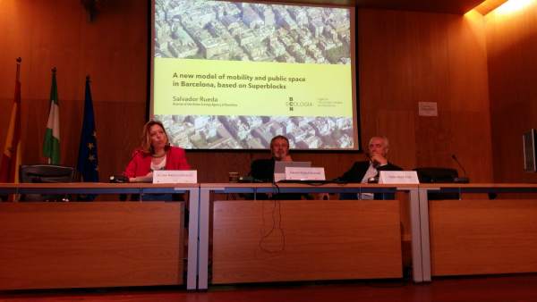 Elvira Maeso en un congreso de Movilidad sostenible Elvira Maeso en un congreso de Movilidad sostenible