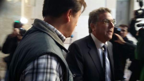 El jutge retira a Ortiz la imputació per aprofitament d'informació privilegiada en el PGOU El jutge retira a Ortiz la imputació per aprofitament d'informació privilegiada en el PGOU