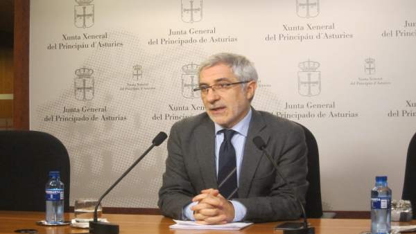 El diputado regional de IU en la Junta General, Gaspar Llamazares. El diputado regional de IU en la Junta General, Gaspar Llamazares.
