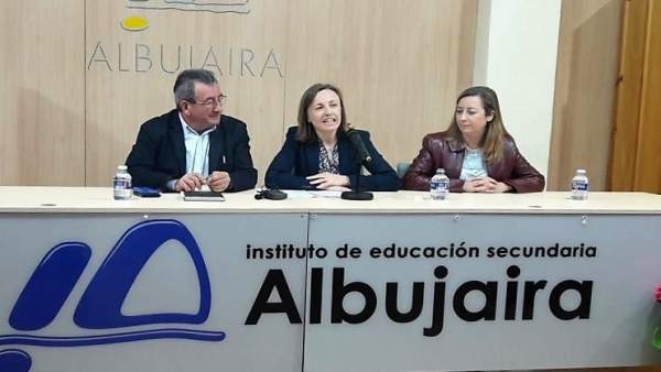 La delegada de Educación inaugura unas jornadas en el IES Albujaira La delegada de Educación inaugura unas jornadas en el IES Albujaira
